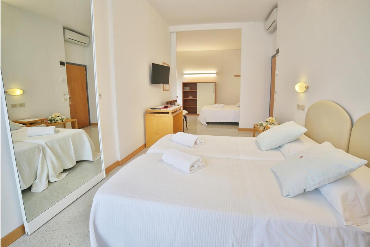 Hotel Pinocchio Cattolica Zewnętrze zdjęcie
